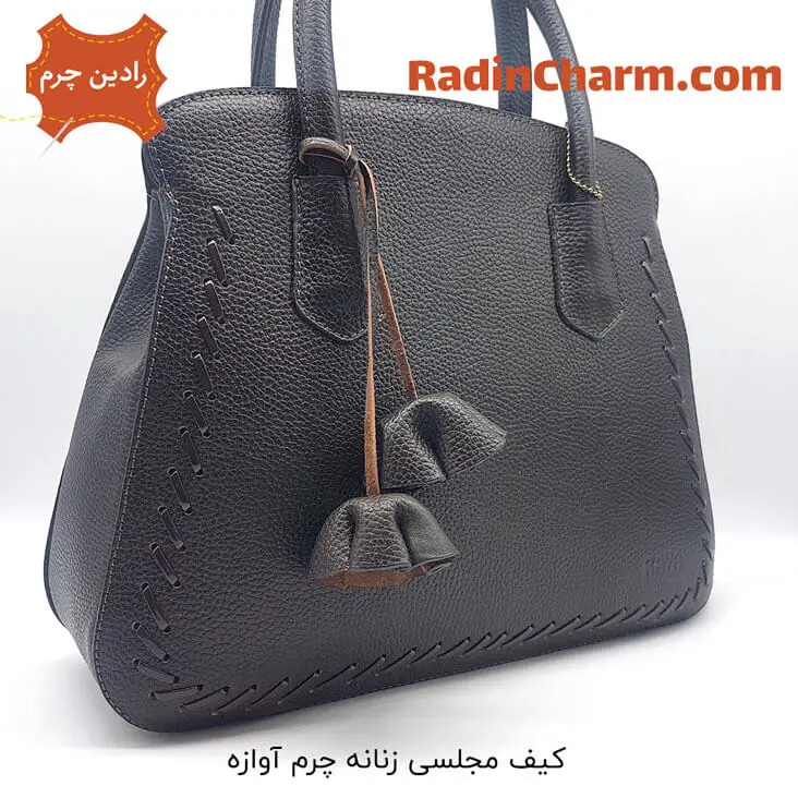 01-womens-leather-bag-model-avazeh کیف مجلسی زنانه چرم آوازه رنگ قهوه ای از زاویه روبرو