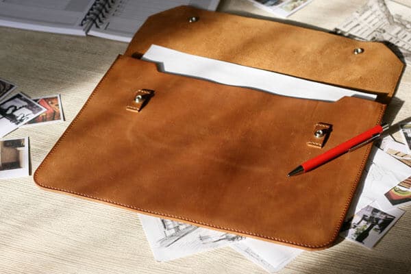 برای خرید یک کیف چرمی مدارک به چه مواردی باید توجه کرد؟
